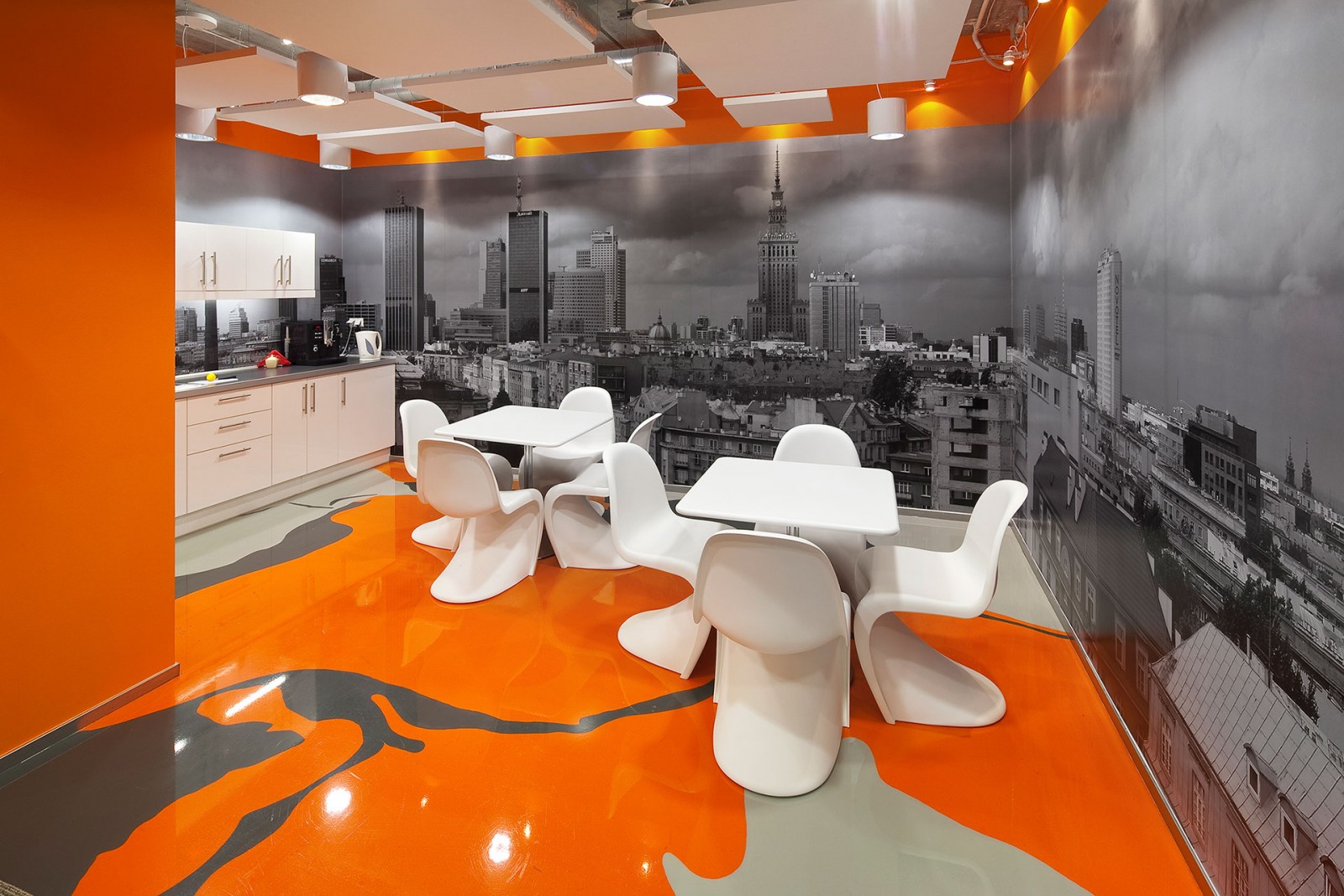 wyklejanie biura Monitor