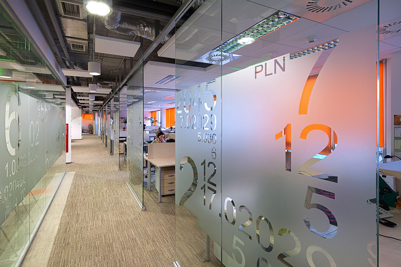 wyklejanie biura Monitor